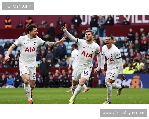 北伦敦德比横幅对峙:热刺球迷展示“20年无冠” 北伦敦德比横幅对峙:热刺球迷展示“20年无冠”